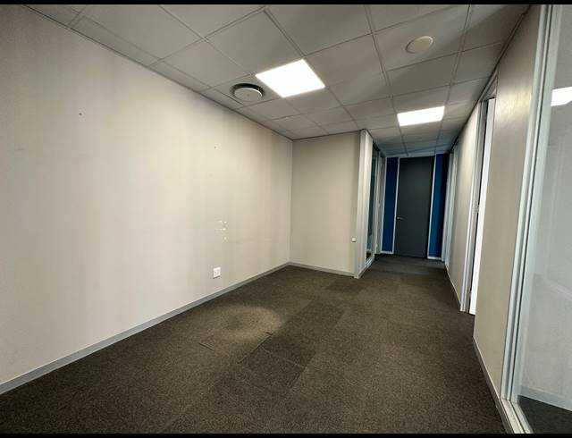1,037M² OFFICE TO LET IN ROSEBANK